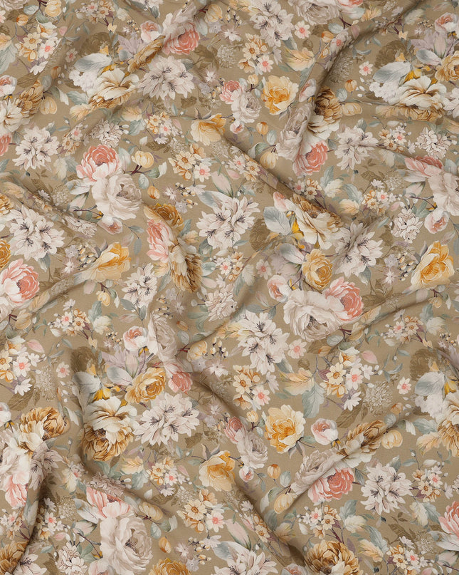 قماش كريب فيسكوز بنقشة زهور عتيقة متعدد الألوان بلون بني رمادي فاتح مع تفاصيل باستيل ناعمة، عرض 110 سم، صنع في الهند - D23412