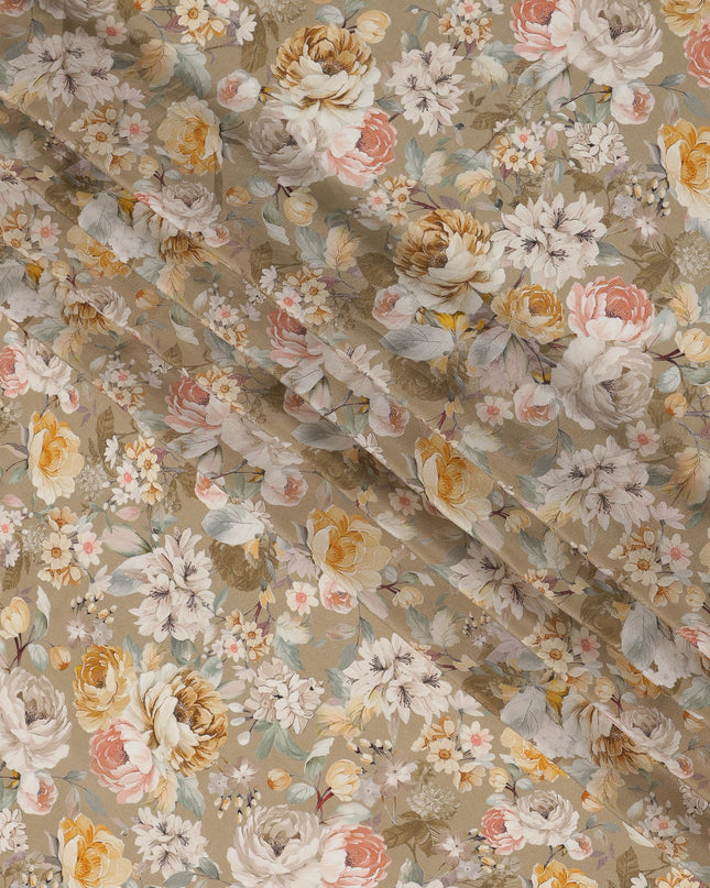قماش كريب فيسكوز بنقشة زهور عتيقة متعدد الألوان بلون بني رمادي فاتح مع تفاصيل باستيل ناعمة، عرض 110 سم، صنع في الهند - D23412