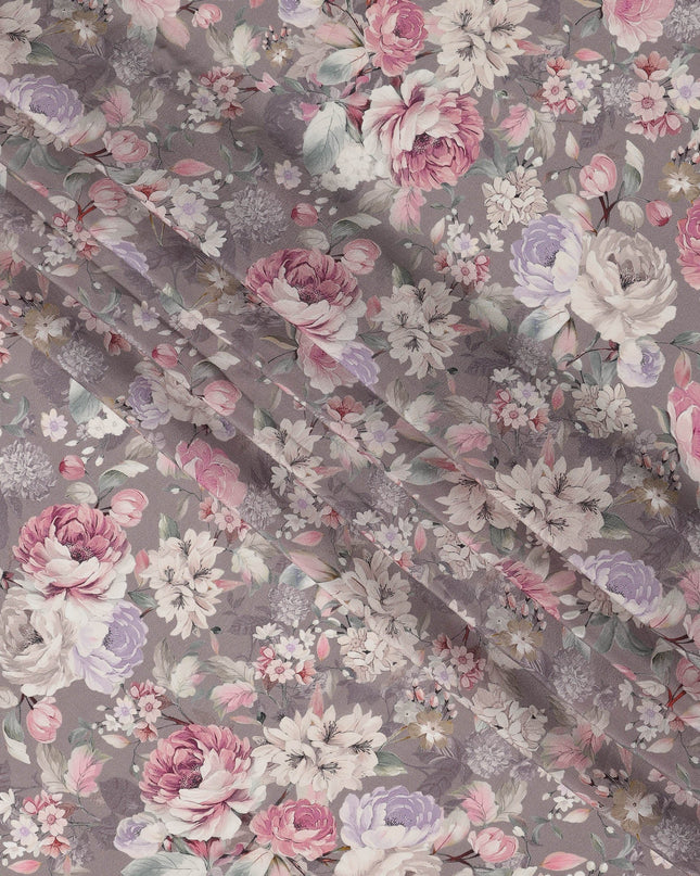 قماش كريب فيسكوز مطبوع عليه زهور وردية أرجوانية باهتة وأرجوانية مع زخارف ورود عتيقة، عرض 110 سم، صنع في الهند - D23413