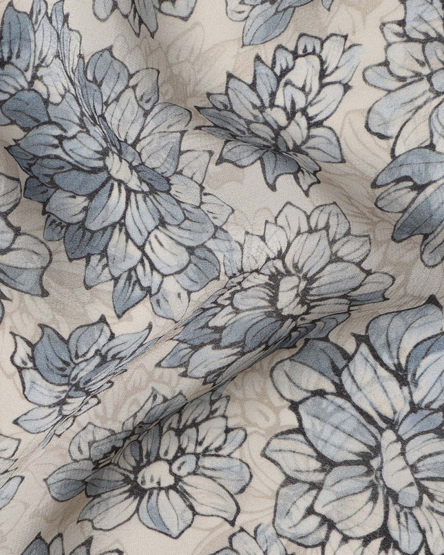 قماش كريب فيسكوز مطبوع عليه زهور زرقاء بقاعدة بيج مع تصميم نباتي مرسوم يدويًا، عرض 110 سم، صنع في الهند - D23415