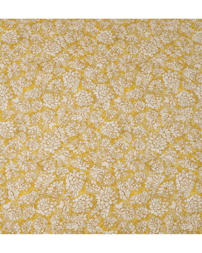 قماش كريب فيسكوز مطبوع عليه زهور باللون الأصفر الخردلي والأبيض مع زخارف نباتية مرسومة يدويًا، عرض 110 سم، صنع في الهند - D23417
