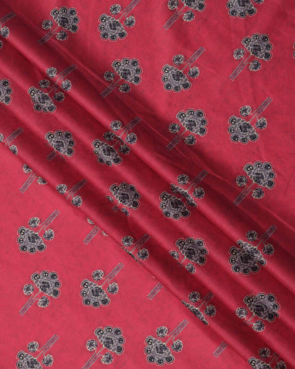 قماش قطني مطبوع عليه زهور وردية ياقوتية مع زهور سوداء، عرض 110 سم، صنع في الهند - D23545