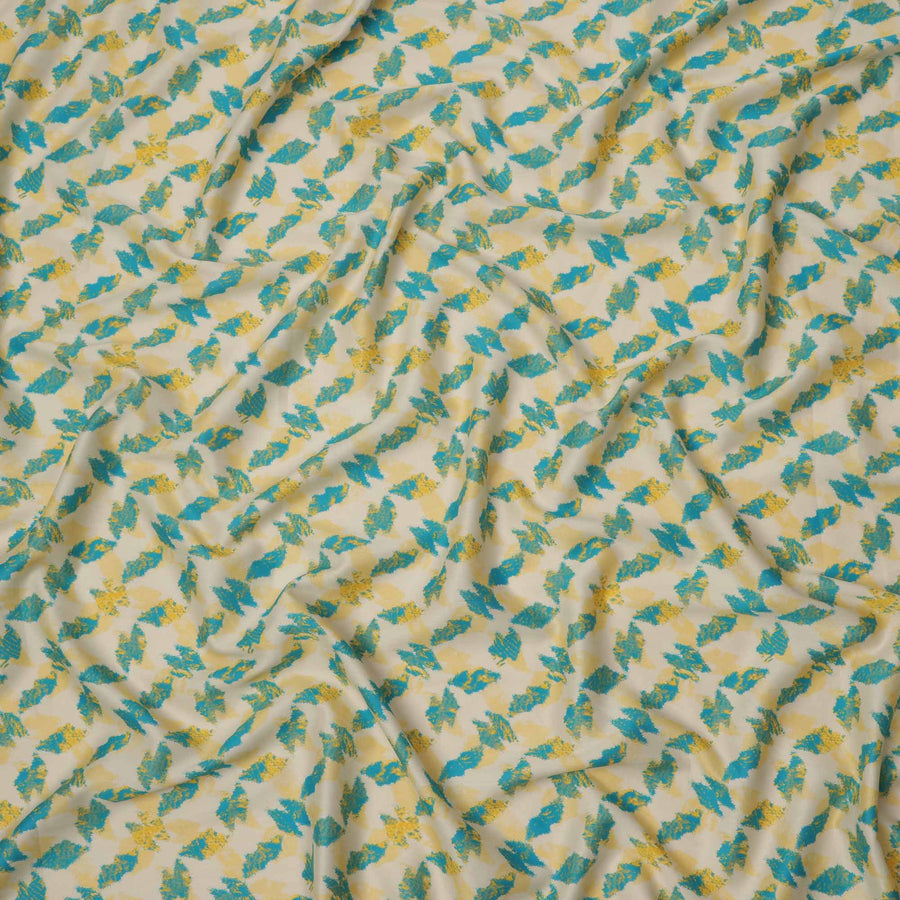قماش قطني مطبوع عليه أوراق تجريدية باللونين الأبيض العاجي والأصفر والأزرق المخضر، عرض 110 سم، صنع في الهند - D23550