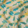 قماش قطني مطبوع عليه أوراق تجريدية باللونين الأبيض العاجي والأصفر والأزرق المخضر، عرض 110 سم، صنع في الهند - D23550