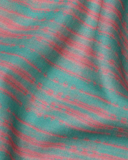 قماش كريب فيسكوز مطبوع بخطوط قبلية تجريدية باللونين الأخضر البحري والوردي، عرض 110 سم، صنع في الهند - D23577