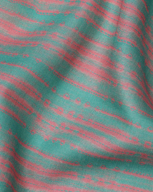 قماش كريب فيسكوز مطبوع بخطوط قبلية تجريدية باللونين الأخضر البحري والوردي، عرض 110 سم، صنع في الهند - D23577