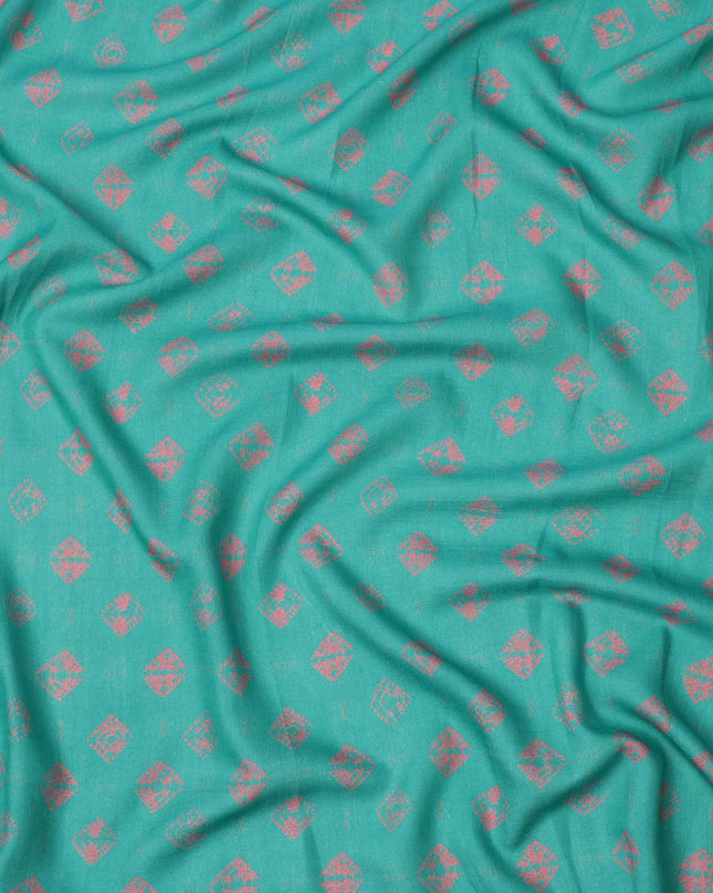 قماش كريب فيسكوز بنقشة عرقية بلون أزرق مائي مع أحمر، عرض 110 سم، صنع في الهند - D23580