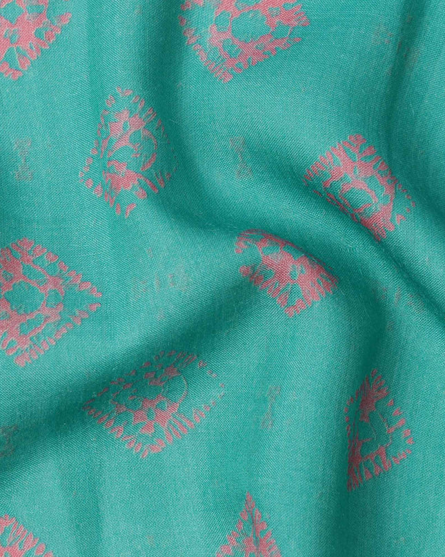 قماش كريب فيسكوز بنقشة عرقية بلون أزرق مائي مع أحمر، عرض 110 سم، صنع في الهند - D23580