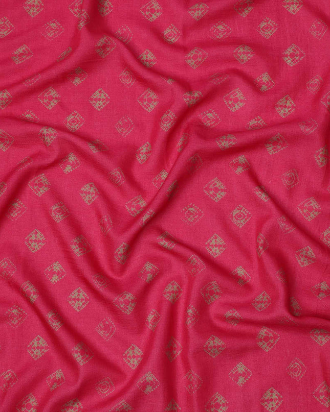 قماش كريب فيسكوز مطبوع عليه كتلة من قماش بوتي العرقي بلون وردي ياقوتي مع بيج، عرض 110 سم، صنع في الهند - D23581