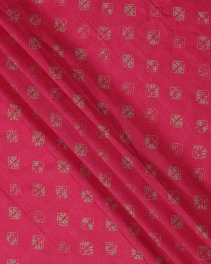 قماش كريب فيسكوز مطبوع عليه كتلة من قماش بوتي العرقي بلون وردي ياقوتي مع بيج، عرض 110 سم، صنع في الهند - D23581