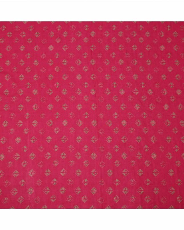 قماش كريب فيسكوز مطبوع عليه كتلة من قماش بوتي العرقي بلون وردي ياقوتي مع بيج، عرض 110 سم، صنع في الهند - D23581