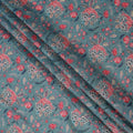 قماش كريب فيسكوز رمادي باهت مع طباعة زهور حمراء وبيج، عرض 110 سم، صنع في الهند - D23583