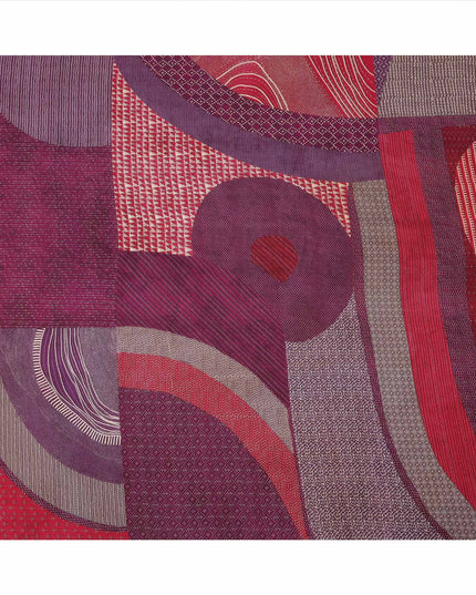 قماش كريب فيسكوز بطبعة هندسية، مستوحى من أسلوب أجراخ باللونين العنابي والأرجواني، عرض 110 سم، صنع في الهند - D23586