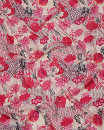 قماش كريب فيسكوز بطبعة زهور رقمية باللونين البيج والوردي، عرض 110 سم، صنع في الهند - D23589