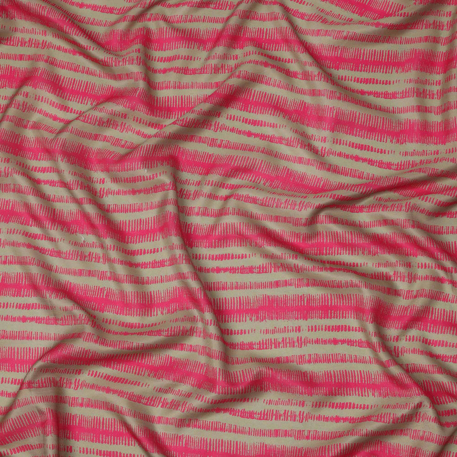 قماش كريب فيسكوز بطبعة خطوط تجريدية باللونين البيج والوردي، عرض 110 سم، صنع في الهند - D23592