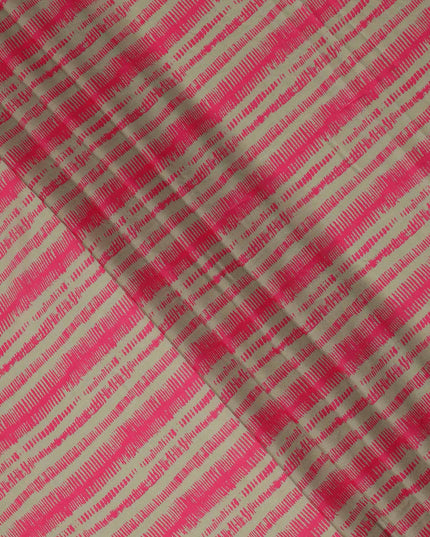 قماش كريب فيسكوز بطبعة خطوط تجريدية باللونين البيج والوردي، عرض 110 سم، صنع في الهند - D23592