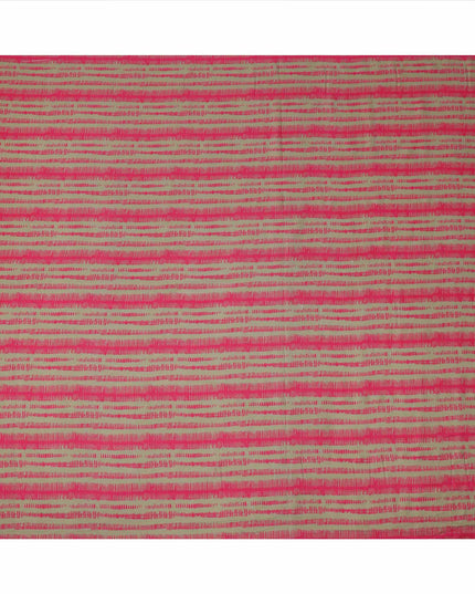 قماش كريب فيسكوز بطبعة خطوط تجريدية باللونين البيج والوردي، عرض 110 سم، صنع في الهند - D23592