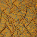 قماش كريب فيسكوز بطباعة خطوط حلزونية تجريدية باللونين الأصفر الخردلي والرمادي، عرض 110 سم، صنع في الهند - D23596
