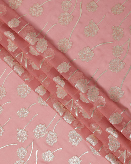 قماش شيفون حريري بنقشة زهور معدنية بلون الخوخ الوردي مع تفاصيل لوريكس ذهبية، 110 سم، كوريا الجنوبية - D23819