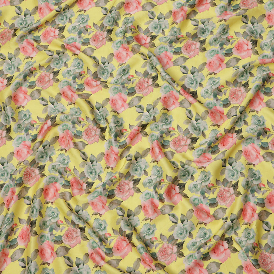 قماش فيسكوز مطبوع عليه زهور وردية صفراء ومطرز بدقة، 110 سم، الهند - D23846