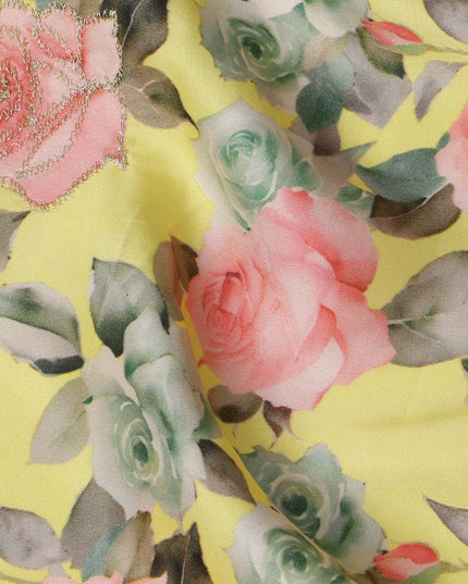 قماش فيسكوز مطبوع عليه زهور وردية صفراء ومطرز بدقة، 110 سم، الهند - D23846