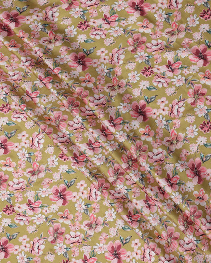 قماش فيسكوز مطبوع عليه زهور بلون الخردل مع أزهار وردية وبيضاء، 110 سم، الهند - D23848