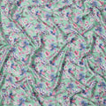 قماش فيسكوز أساسي بلون أخضر نعناعي مع طباعة زهور متعددة الألوان بدرجات اللون الوردي والأزرق والأبيض، 110 سم، الهند - D23849