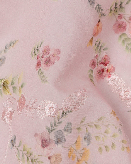 قماش فوال قطني وردي فاتح بطبعة زهور رقيقة وتطريز بخيوط رقيقة، 110 سم، الهند - D23854