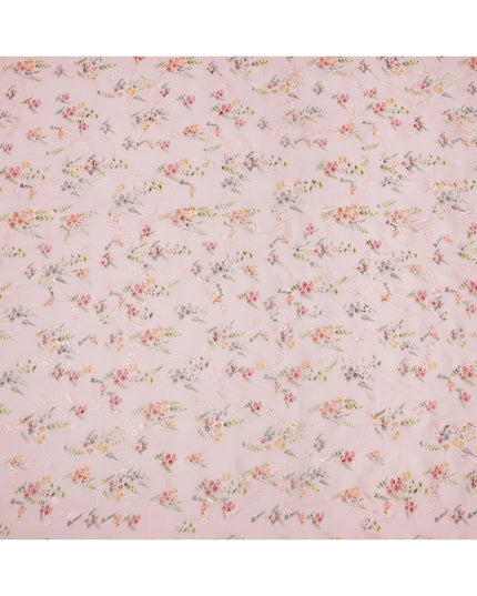 قماش فوال قطني وردي فاتح بطبعة زهور رقيقة وتطريز بخيوط رقيقة، 110 سم، الهند - D23854
