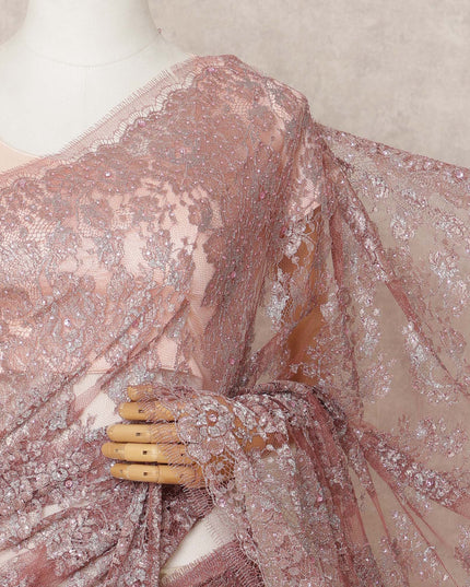 ساري داستي روز الفاخر من الدانتيل الشانتيلي المعدني مع تطريز حجري، بطول 5.5 متر، وعرض 110 سم، صنع في فرنسا - D23868