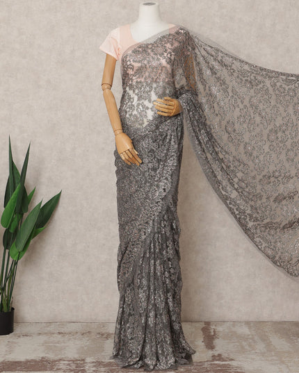 ساري شانتيلي معدني فاخر باللون الرمادي الجرافيتي مع تطريز حجري، طوله 5.5 متر، عرضه 110 سم، صنع في فرنسا - D23870