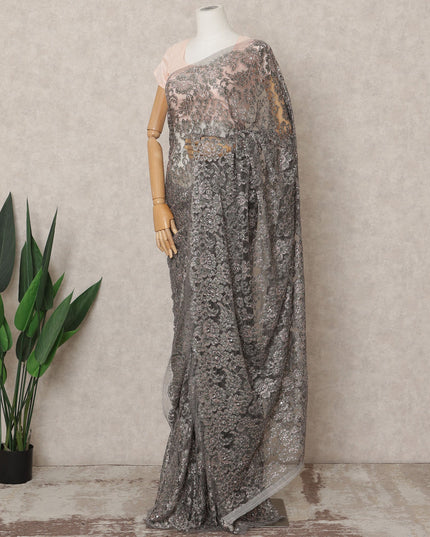 ساري شانتيلي معدني فاخر باللون الرمادي الجرافيتي مع تطريز حجري، طوله 5.5 متر، عرضه 110 سم، صنع في فرنسا - D23870