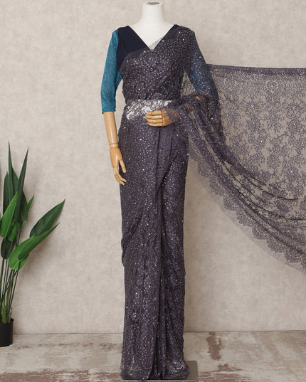 ساري فاخر من الدانتيل المعدني بلون أرجواني داكن مع تطريز حجري، بطول 5.5 متر وعرض 110 سم، صنع في فرنسا - D23880