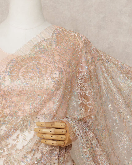 ساري شانتيلي معدني فاخر بلون الخوخ اللامع مع تطريز حجري، طوله 5.5 متر، عرضه 110 سم، صنع في فرنسا - D23882