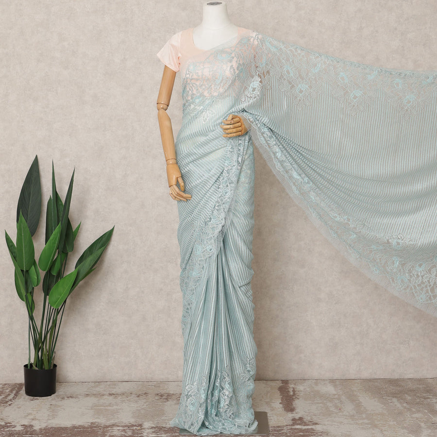 ساري فاخر من الدانتيل الشانتيلي المعدني باللون الأزرق النعناعي، بطول 5.5 متر، وعرض 110 سم، صنع في فرنسا - D23891