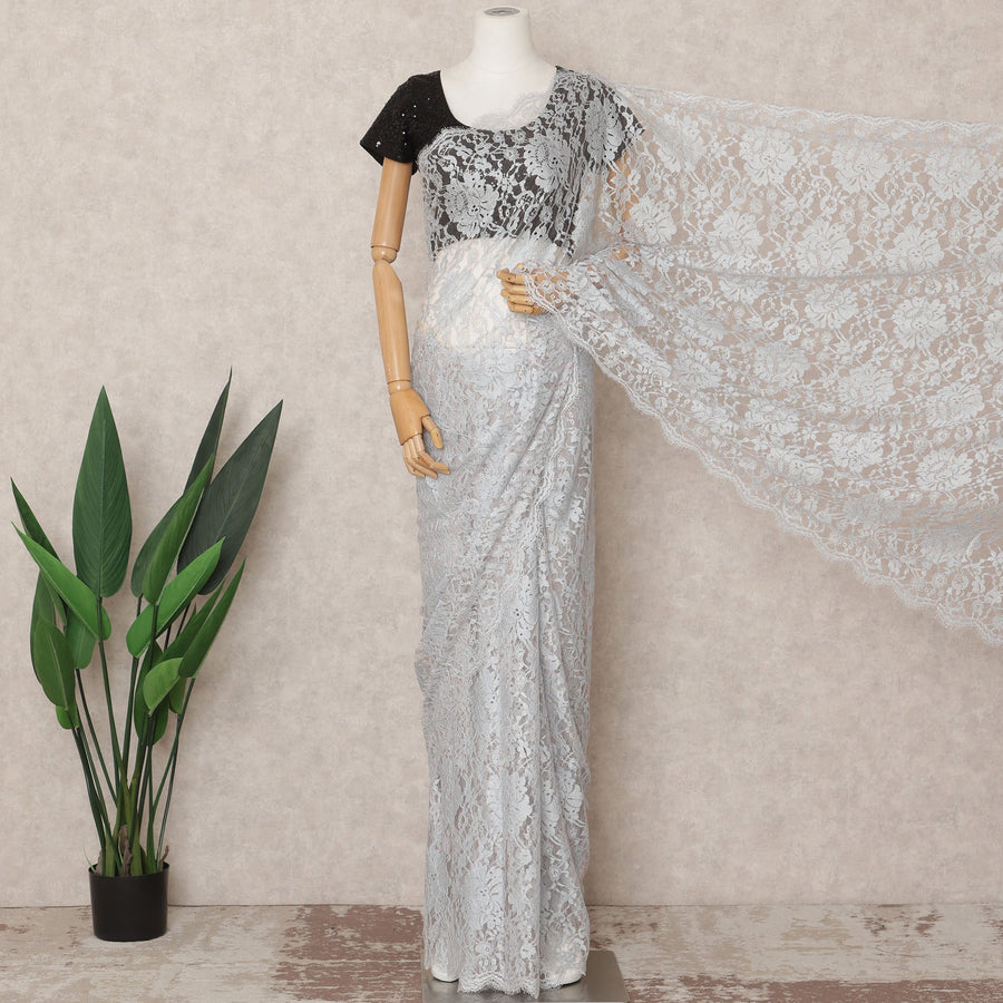 قماش ساري شانتيلي فرنسي فاخر بلون أزرق فاتح، بطول ٥.٥ متر تقريبًا، وعرض ١١٠ سم، صنع في فرنسا - D24062