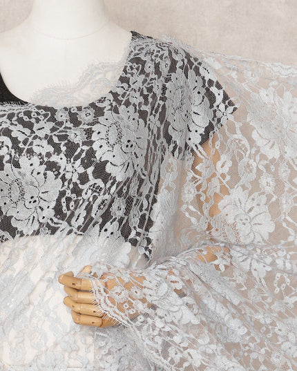 قماش ساري شانتيلي فرنسي فاخر بلون أزرق فاتح، بطول ٥.٥ متر تقريبًا، وعرض ١١٠ سم، صنع في فرنسا - D24062