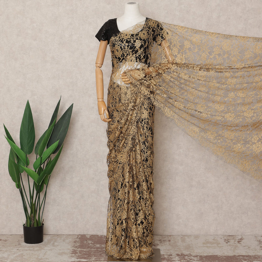 قماش ساري شانتيلي فرنسي فاخر ذهبي اللون، بطول ٥.٥ متر تقريبًا، وعرض ١١٠ سم، صنع في فرنسا - D24063