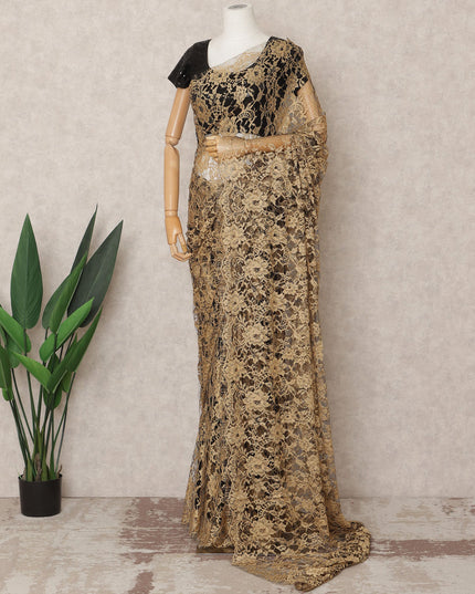 قماش ساري شانتيلي فرنسي فاخر ذهبي اللون، بطول ٥.٥ متر تقريبًا، وعرض ١١٠ سم، صنع في فرنسا - D24063