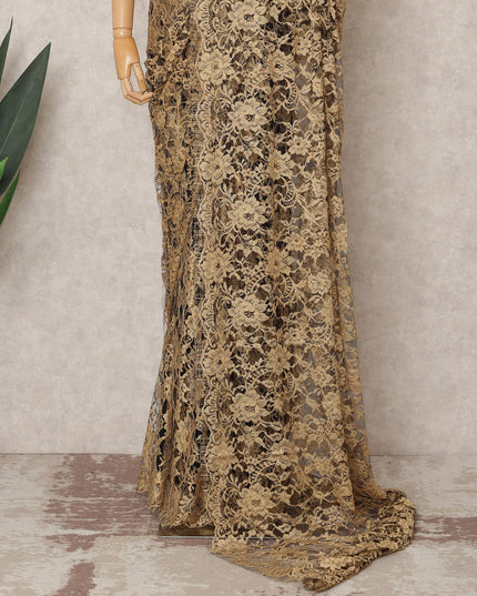 قماش ساري شانتيلي فرنسي فاخر ذهبي اللون، بطول ٥.٥ متر تقريبًا، وعرض ١١٠ سم، صنع في فرنسا - D24063