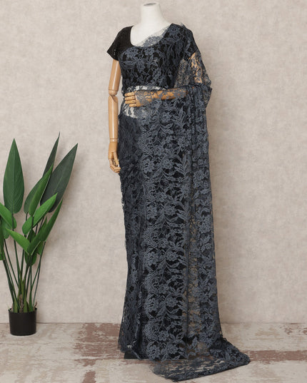 قماش ساري شانتيلي فرنسي فاخر بلون رمادي فحمي، ثنائي اللون، بطول ٥.٥ متر تقريبًا، وعرض ١١٠ سم، صنع في فرنسا - D24067