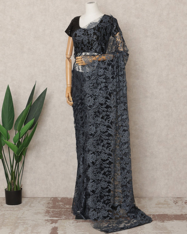 قماش ساري شانتيلي فرنسي فاخر بلون رمادي فحمي، ثنائي اللون، بطول ٥.٥ متر تقريبًا، وعرض ١١٠ سم، صنع في فرنسا - D24067