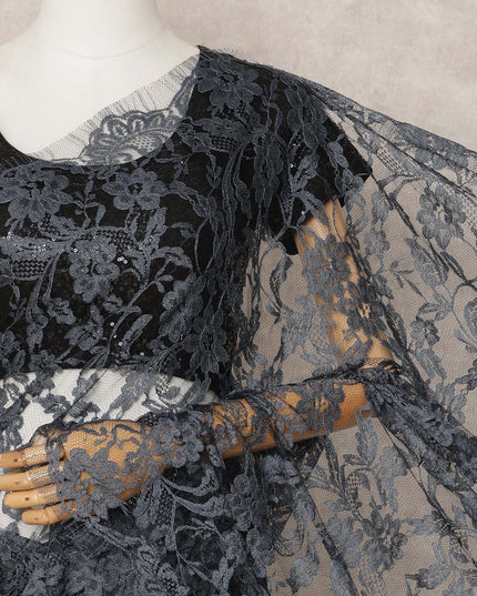 قماش ساري شانتيلي فرنسي فاخر بلون رمادي فحمي، ثنائي اللون، بطول ٥.٥ متر تقريبًا، وعرض ١١٠ سم، صنع في فرنسا - D24067