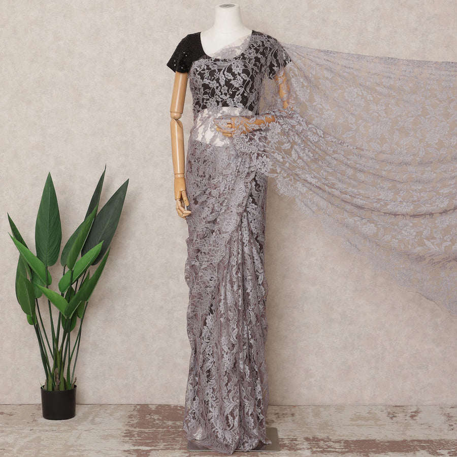 قماش ساري شانتيلي فرنسي فاخر بلون رمادي لافندر، ثنائي اللون، بطول ٥.٥ متر تقريبًا، وعرض ١١٠ سم، صنع في فرنسا - D24072