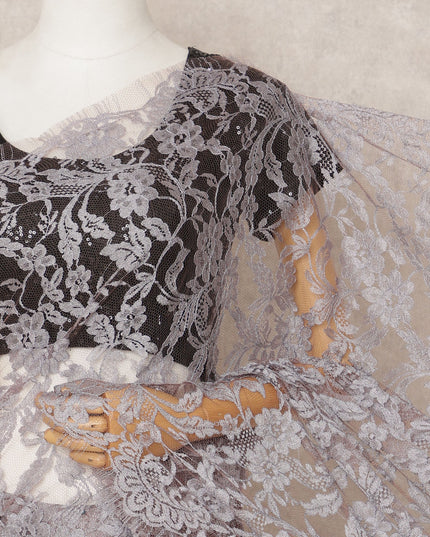 قماش ساري شانتيلي فرنسي فاخر بلون رمادي لافندر، ثنائي اللون، بطول ٥.٥ متر تقريبًا، وعرض ١١٠ سم، صنع في فرنسا - D24072