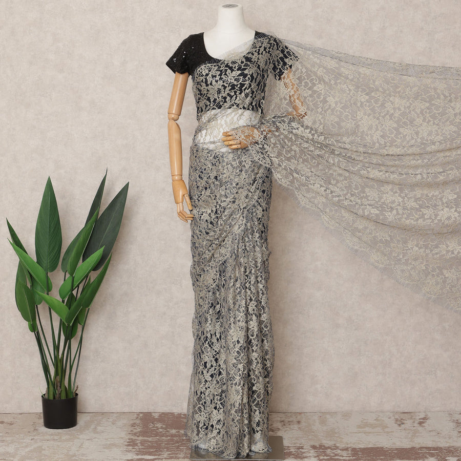 قماش ساري شانتيلي فرنسي فاخر بلونين، بيج، بطول ٥.٥ متر تقريبًا، وعرض ١١٠ سم، صنع في فرنسا - D24077