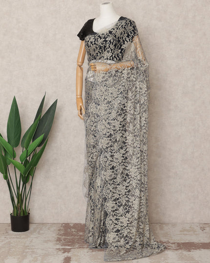 قماش ساري شانتيلي فرنسي فاخر بلونين، بيج، بطول ٥.٥ متر تقريبًا، وعرض ١١٠ سم، صنع في فرنسا - D24077