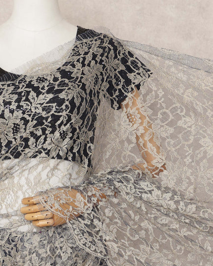 قماش ساري شانتيلي فرنسي فاخر بلونين، بيج، بطول ٥.٥ متر تقريبًا، وعرض ١١٠ سم، صنع في فرنسا - D24077