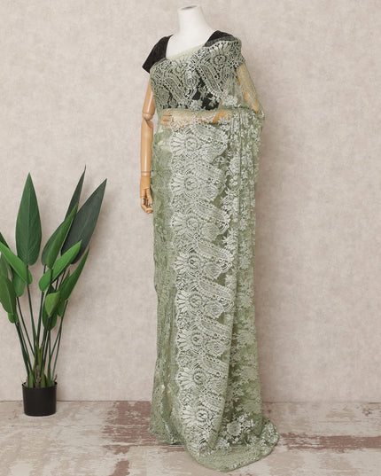 قماش ساري شانتيلي فرنسي فاخر باللون الأخضر الفاتح، بطول ٥.٥ متر تقريبًا، وعرض ١١٠ سم، صنع في فرنسا - D24080