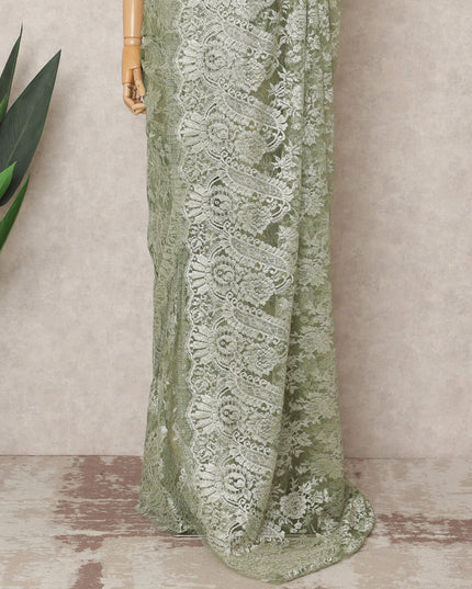 قماش ساري شانتيلي فرنسي فاخر باللون الأخضر الفاتح، بطول ٥.٥ متر تقريبًا، وعرض ١١٠ سم، صنع في فرنسا - D24080